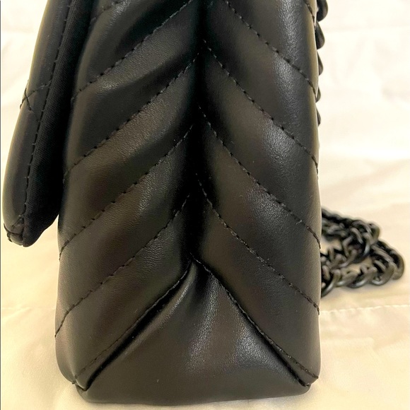 Quilted chevron crossbody/shoulder bag - Picture 3 of 8